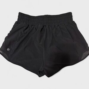 Size 6 Black Lululemon Hotty Hot High-Rise Lined Short 2.5”